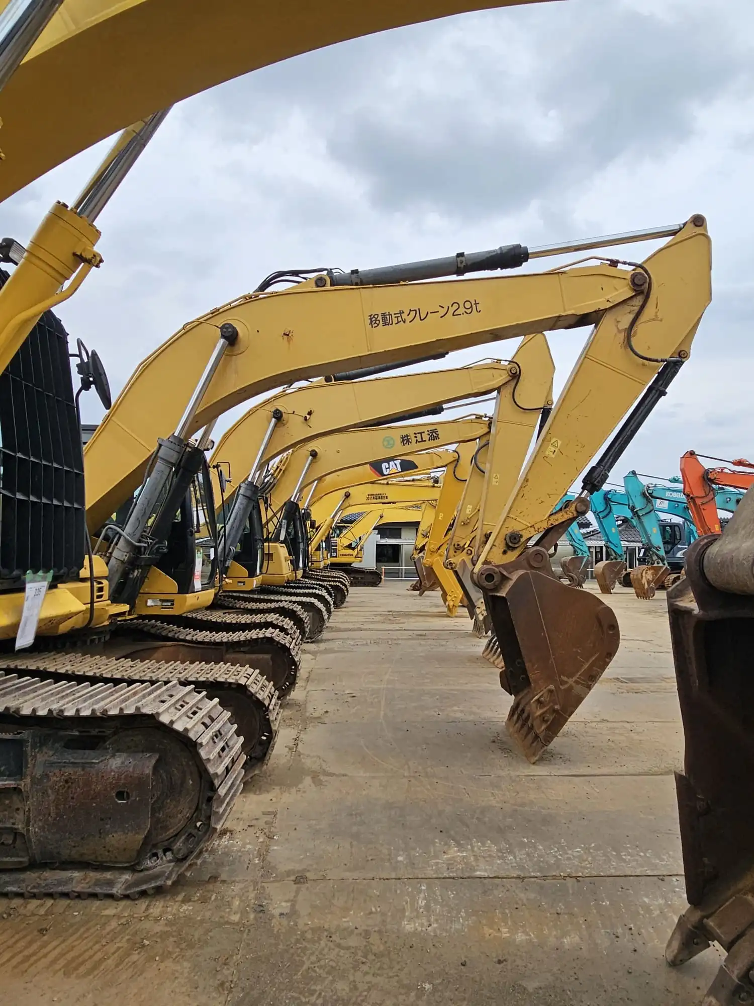 CAT Heavy Excavator Fleet