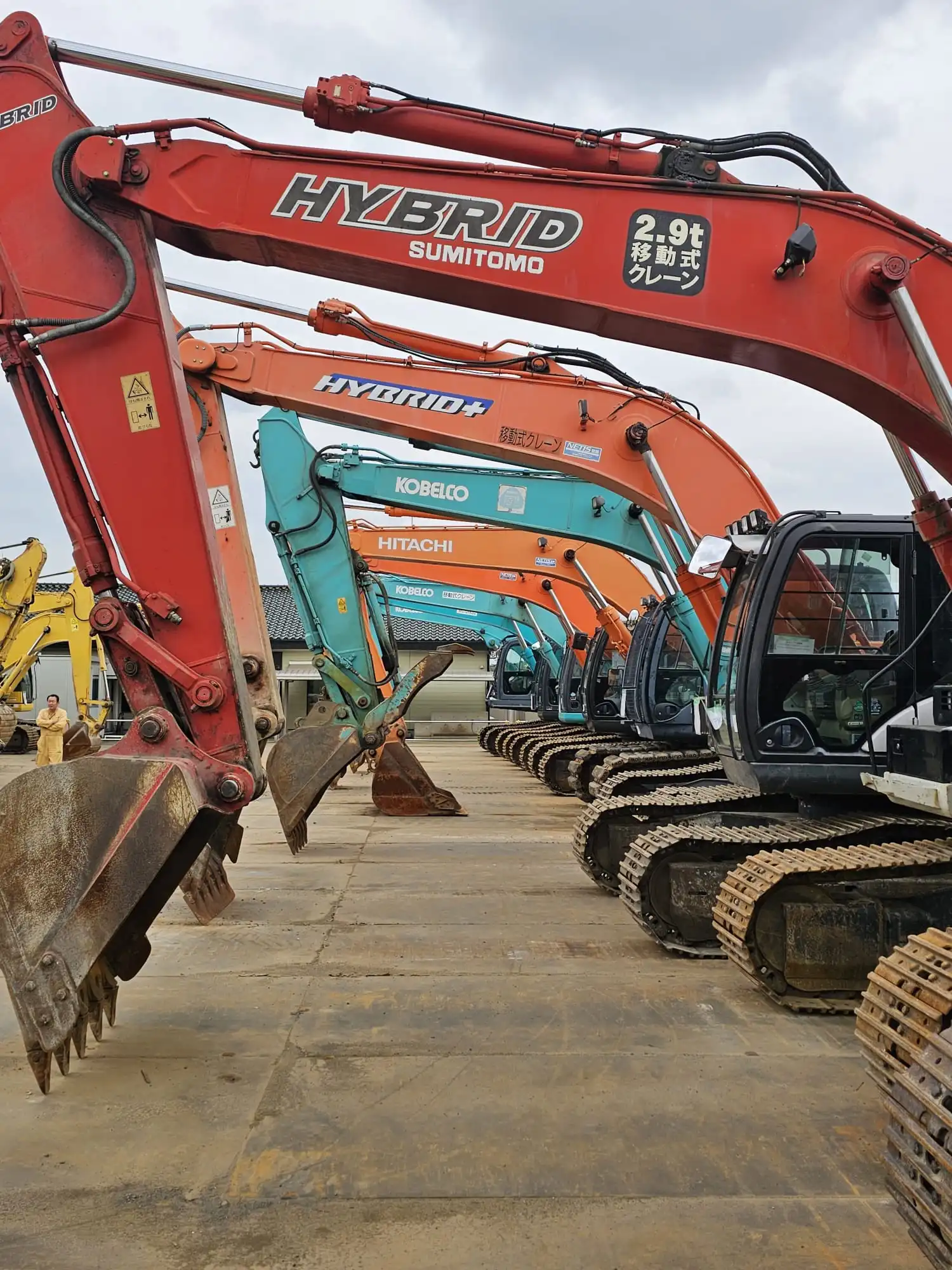 Sumitomo & Kobelco Hybrid Excavator Lineup