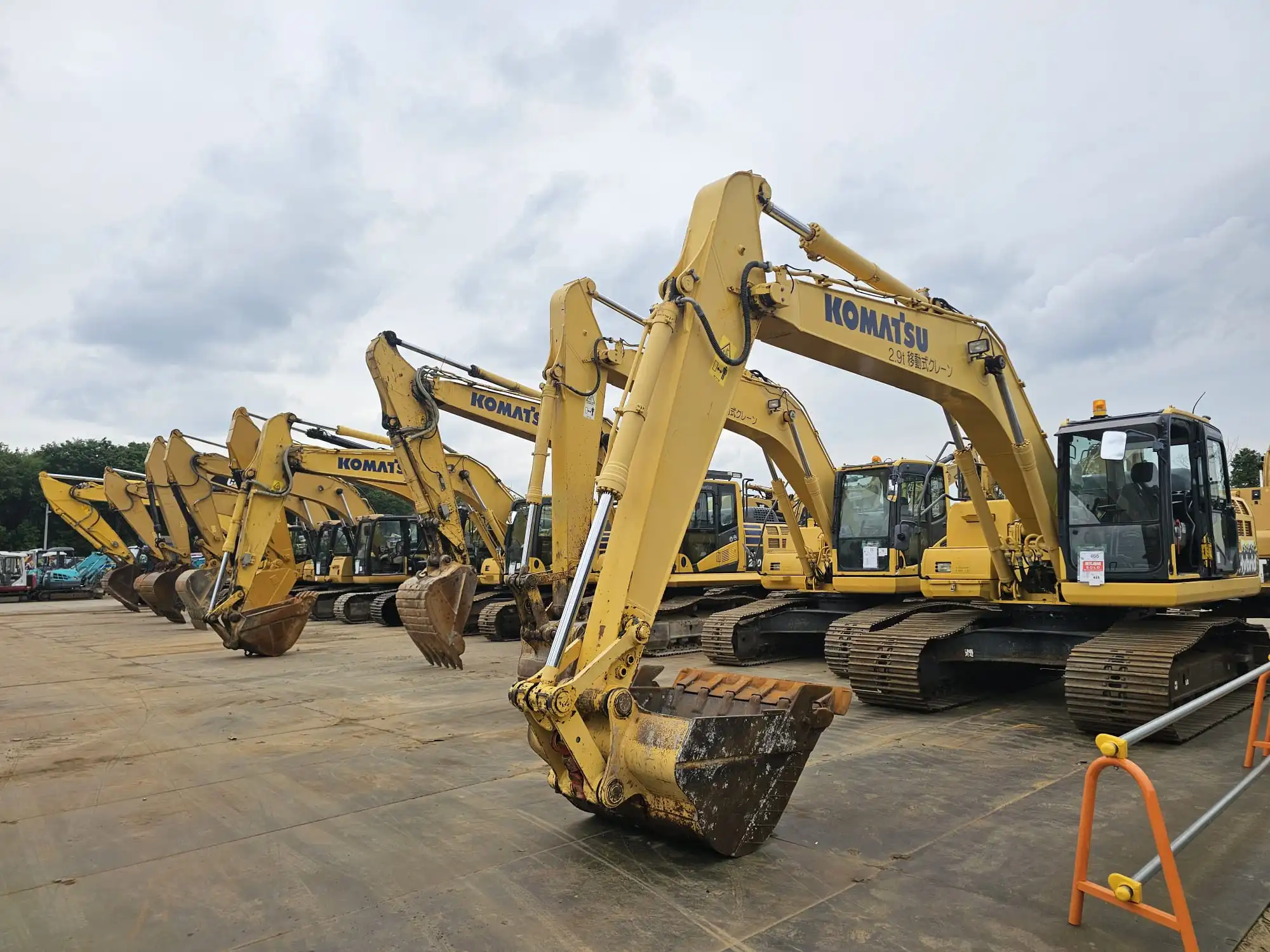 Komatsu Fleet Yard Lineup View
